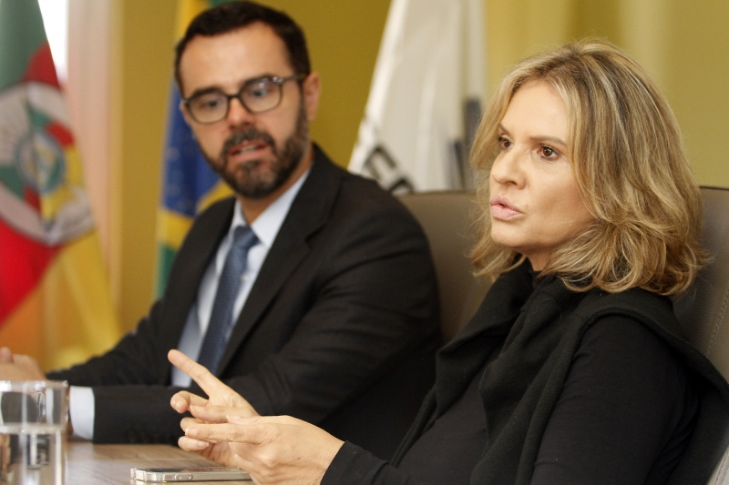 Tá na Mesa recebeu Marco Aurelio Santos Cardoso e Leany Lemos