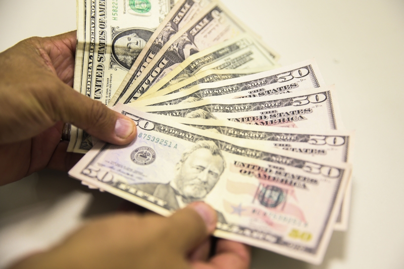 O dólar acabou terminando perto da estabilidade, em R$ 4,0596 (-0,12%)