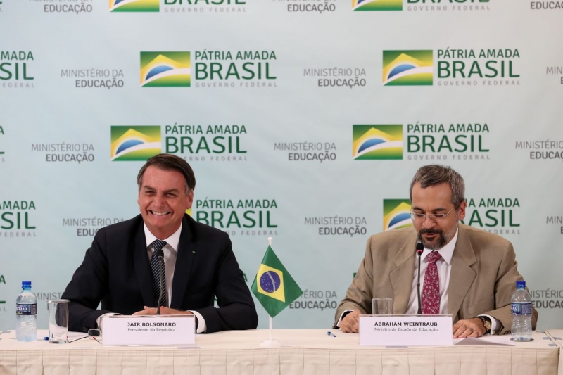 Presidente Jair Bolsonaro se reuniu com o ministro da Educação, Abraham Weintraub nesta quinta (25)