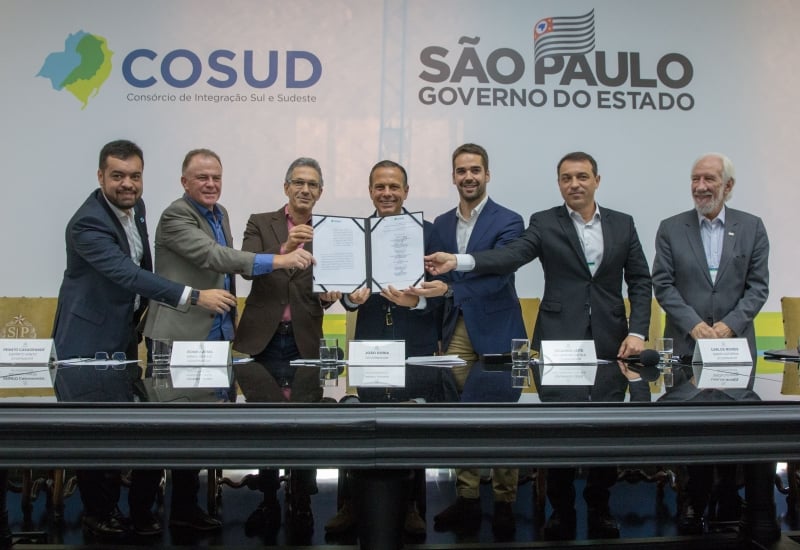 Presente no encontro em São Paulo, Eduardo Leite afirmou que equiparação das alíquotas de policiais às de militares pode prejudicar Rio Grande do Sul