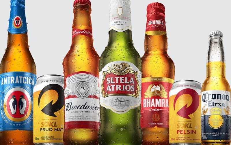 Logos das marcas tiveram suas letras trocadas para mostrar os efeitos do álcool no organismo
