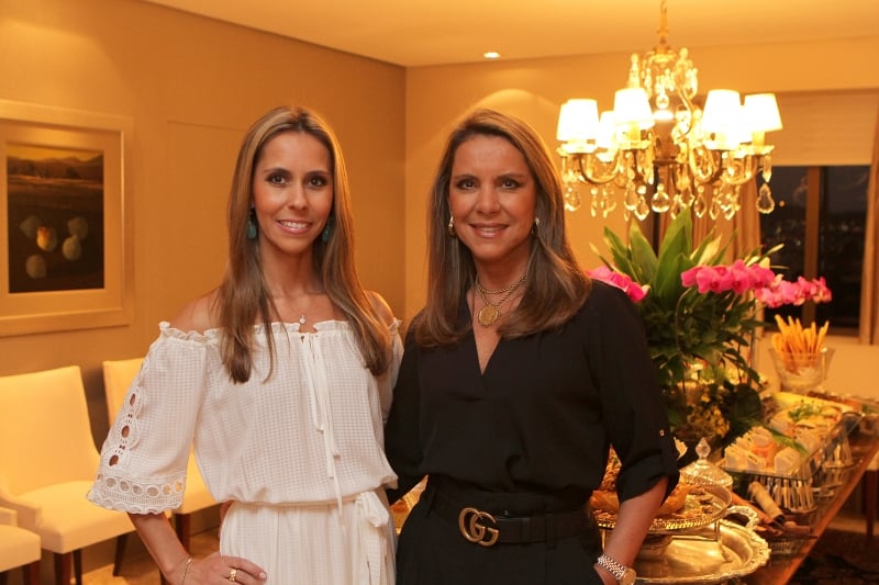 A aniversariante Júlia Vasconcelos Jardim com Betina Vasconcelos Jardim