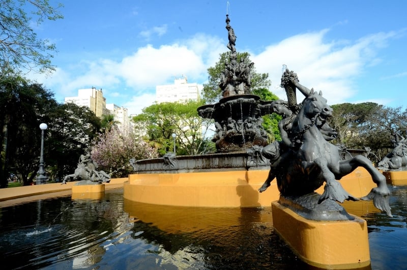 Fonte das Nereidas, na Praça Coronel Pedro Osório, é uma herança da época do Ciclo do Charque