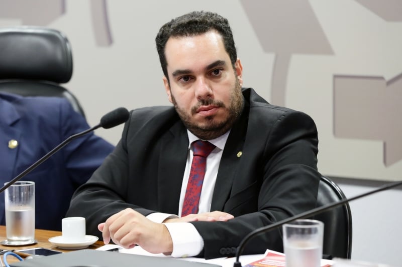  Deputado Paulo Martins negocia modificações na medida provisória