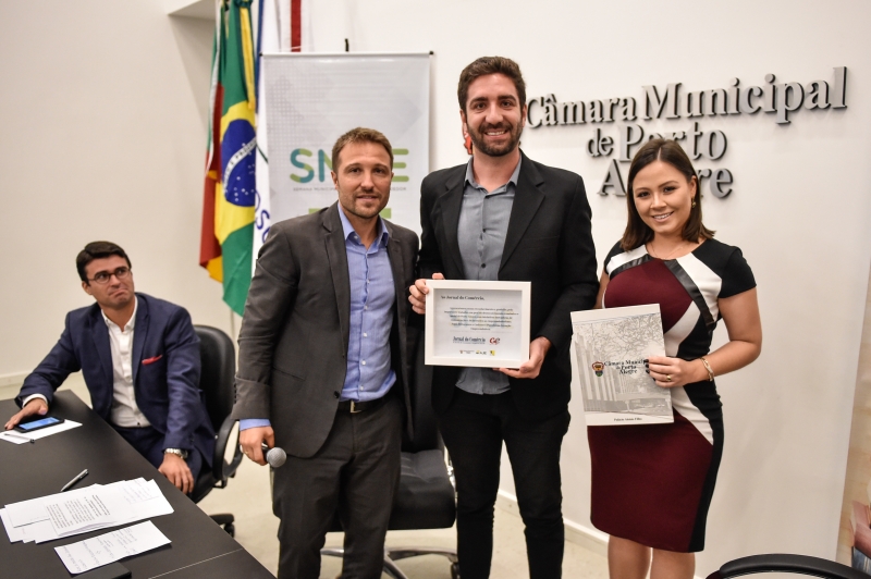 Caf� da Manh� comemorativo � Semana Municipal do Jovem Empreendedor, com men��o ao jornalista Mauro Belo Schneider