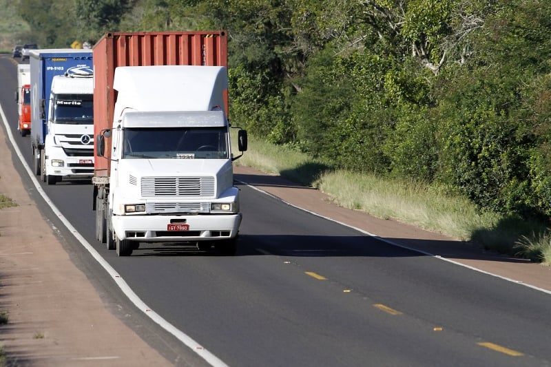 Transporte rodoviário de cargas é hoje o principal meio de abastecimento do comércio e da indústria em todo o País, além de carregar os resultados das safras agrícolas