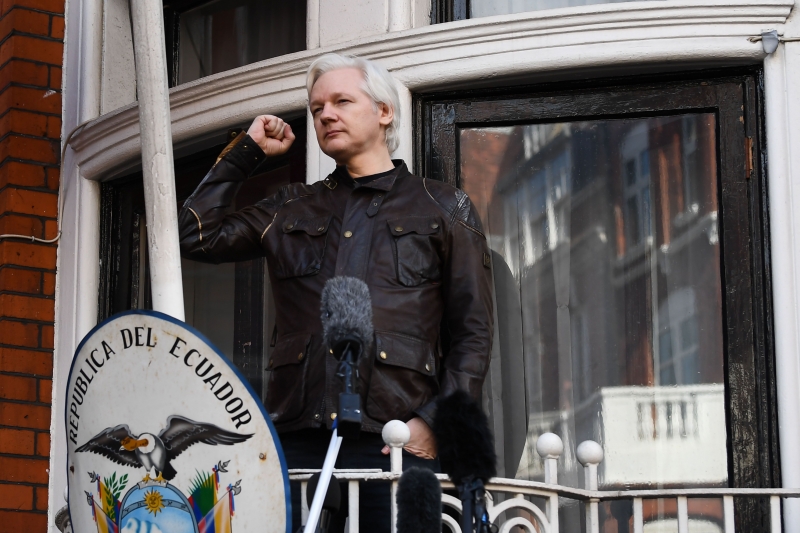 Julian Assange orquestrou pessoalmente a publicação dos e-mails
