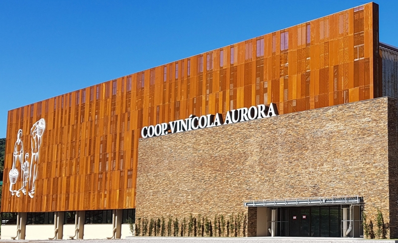 Fábrica, localizada no Vale dos Vinhedos, é a mais moderna do setor vitivinícola no Brasil 