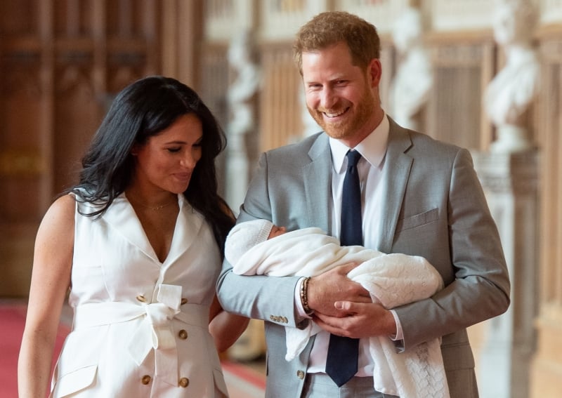 Novo bebê real é o sétimo na linha de sucessão para assumir o trono britânico