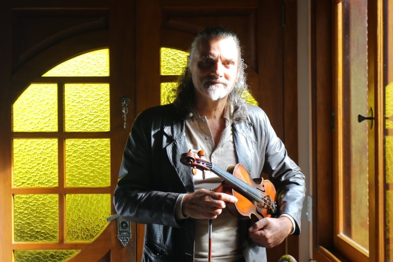 Obra retrata a carreira artística de Hique, que ficou conhecido pelo espetáculo  'Tangos e Tragédias'