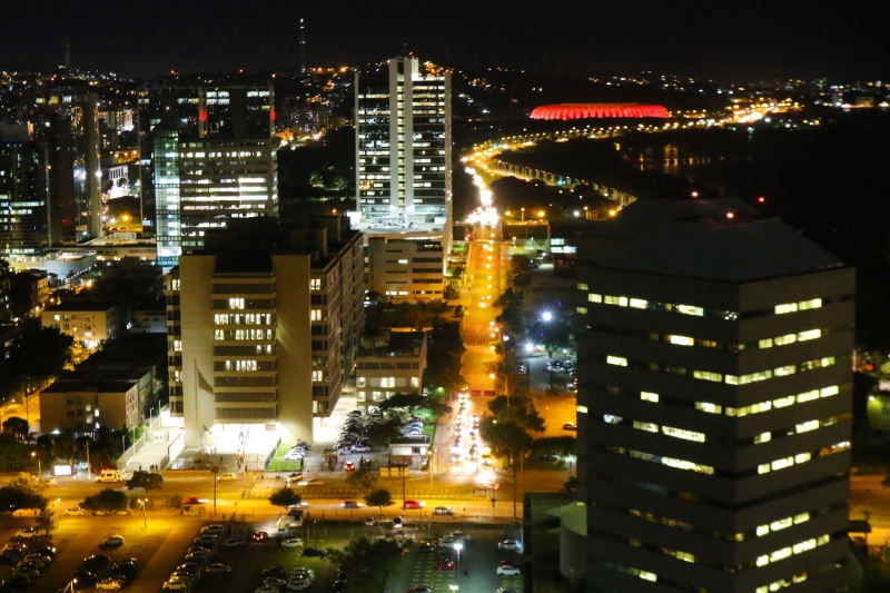 PPP é por 20 anos e prevê troca de mais de cem mil pontos de iluminação por LED em Porto Alegre