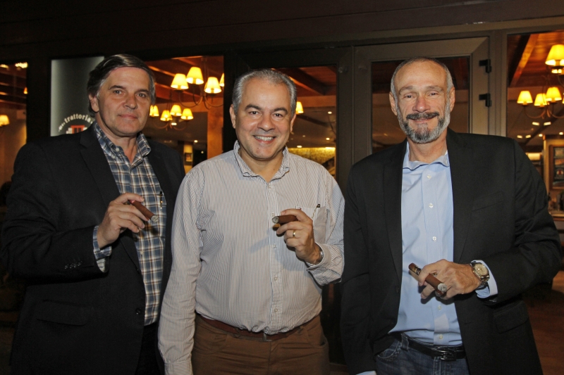 Bon Vivant
foto 1
Claudio Luiz Brueckheimer, Alberto Iriart e Theo Germano no Boulevard Laçador 

