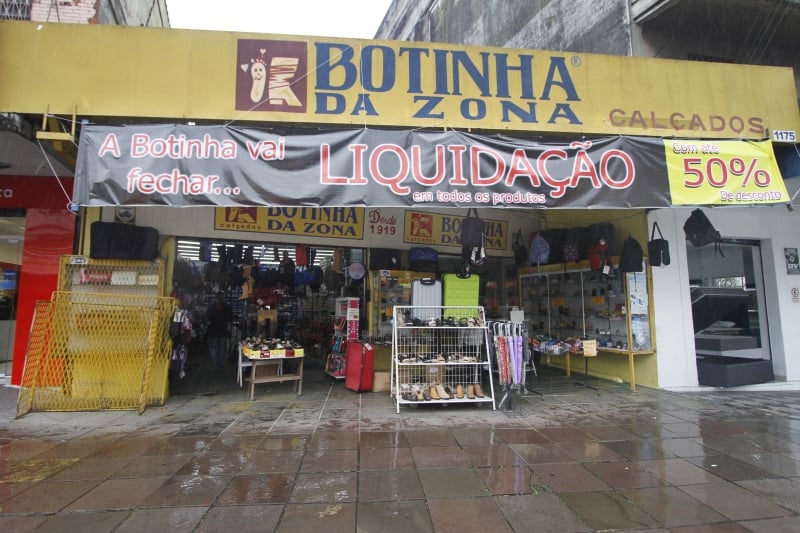 Popular loja de calçados de Porto Alegre sobreviveu às mudanças do tempo e contava com clientela fiel