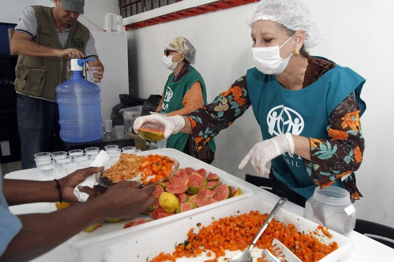 Almoço será gratuito por 60 dias, mas somente para a população de rua