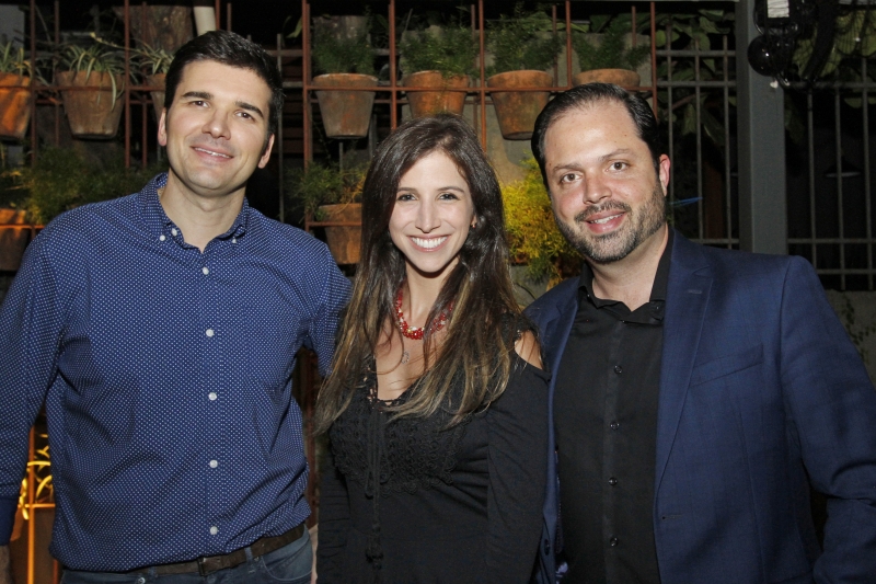 Wine Weekend
foto 1
Rene Ormazabal Moura, Priscila Silva Esteves e Rafael Severo na Vineria 1976

