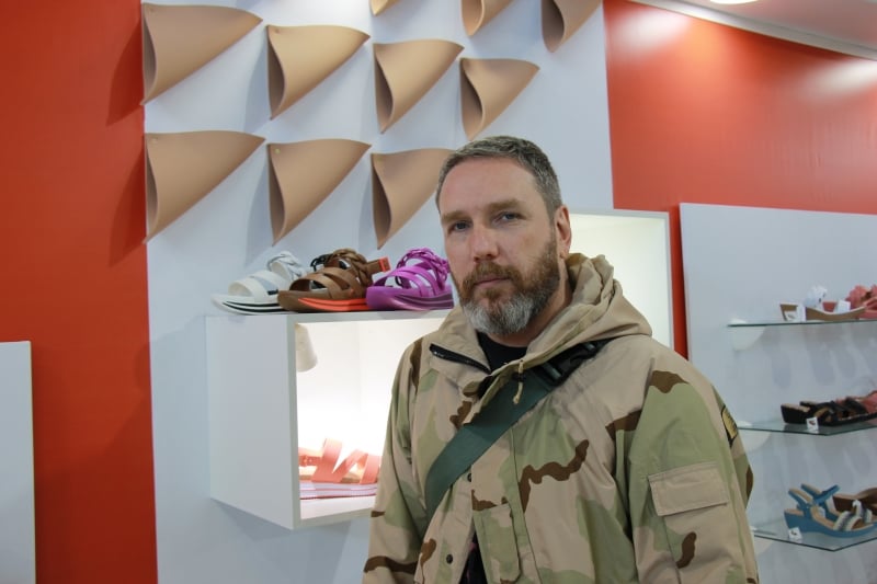 {'nm_midia_inter_thumb1':'https://www.jornaldocomercio.com/_midias/jpg/2019/05/21/206x137/1_img_0150-8727983.jpg', 'id_midia_tipo':'2', 'id_tetag_galer':'', 'id_midia':'5ce420a157f4e', 'cd_midia':8727983, 'ds_midia_link': 'https://www.jornaldocomercio.com/_midias/jpg/2019/05/21/img_0150-8727983.jpg', 'ds_midia': 'Estilista destaca a import&acirc;ncia da durabilidade dos sapatos', 'ds_midia_credi': 'Lucas Longhi/Divulga&ccedil;&atilde;o/JC', 'ds_midia_titlo': 'Estilista destaca a import&acirc;ncia da durabilidade dos sapatos', 'cd_tetag': '1', 'cd_midia_w': '800', 'cd_midia_h': '533', 'align': 'Left'}