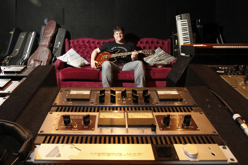 Audio Porto j&aacute; recebeu grandes nomes da m&uacute;sica em suas instala&ccedil;&otilde;es Foto: MARCELO G. RIBEIRO/JC