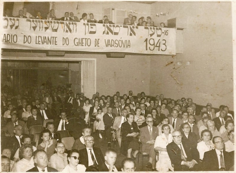 Plateia lotada no Auditório Henrique Scliar, do Clube de Cultura, em 1959
