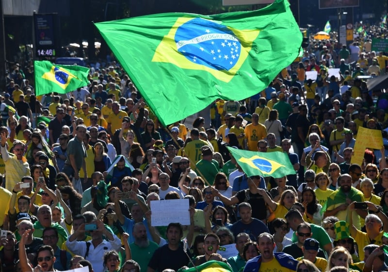 Pelo Twitter, Bolsonaro voltou a demonstrar apoio às manifestações ocorridas no domingo (26)