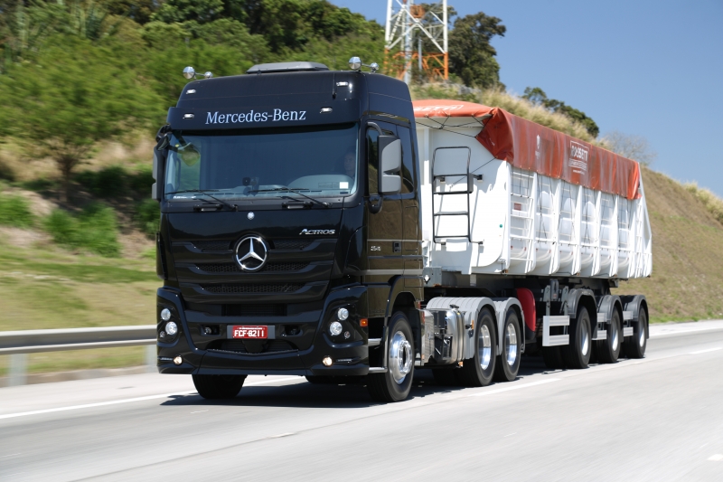 Modelos como o Mercedes-Benz Actros 2546 estar�o expostos de 5 a 7 de junho, em Bento Gon�alves