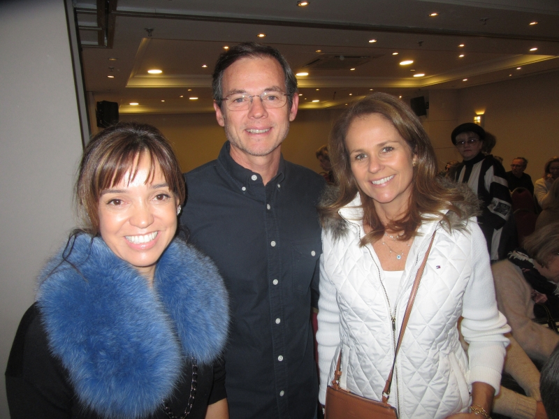 {'nm_midia_inter_thumb1':'https://www.jornaldocomercio.com/_midias/jpg/2019/05/28/206x137/1_patricia_hermann__ricardo_hermann_e_raquel_hermann_foto__eduardo_bins_ely-8734856.jpg', 'id_midia_tipo':'undefined', 'id_tetag_galer':'1', 'id_midia':'5ced71b0b4ed2', 'cd_midia':8734856, 'ds_midia_link': 'https://www.jornaldocomercio.com/_midias/jpg/2019/05/28/patricia_hermann__ricardo_hermann_e_raquel_hermann_foto__eduardo_bins_ely-8734856.jpg', 'ds_midia': '', 'ds_midia_credi': 'EDUARDO BINS ELY/ESPECIAL/JC', 'ds_midia_titlo': '', 'cd_tetag': '52', 'cd_midia_w': '800', 'cd_midia_h': '600', 'align': 'Clear', 'midias': [8734856], 'ds_midma_legen': {'0': '','8734856': 'Patricia Hermann, Ricardo Hermann e Raquel Hermann no Sheraton Hotel '}}