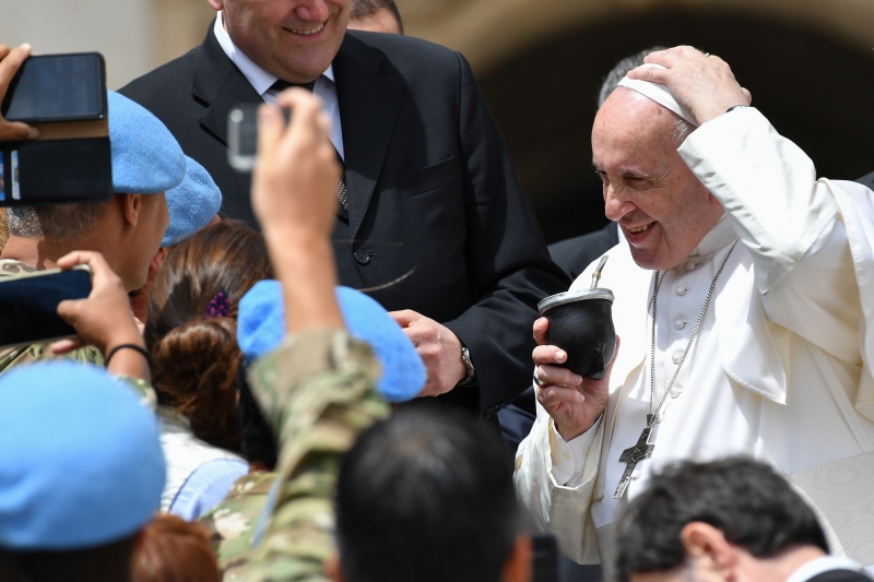 Pontífice sugeriu que problemas sejam resolvidos por meio de 'saídas políticas'