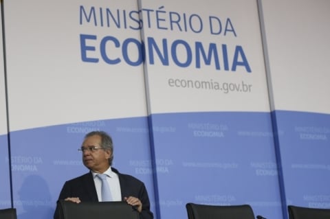 Guedes quer liberar dinheiro de conta ativa do FGTS para aquecer economia