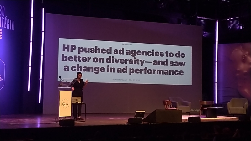 {'nm_midia_inter_thumb1':'https://www.jornaldocomercio.com/_midias/jpg/2019/05/30/206x137/1_empresas_e_negocios_senta_singerland_consultora_de_estrategia_de_marca_e_desenvolvimento_de_lideranca_credito_divulgacao_lorenzo_ellera_8728717-8738374.jpg', 'id_midia_tipo':'2', 'id_tetag_galer':'', 'id_midia':'5cf04018289c6', 'cd_midia':8738374, 'ds_midia_link': 'https://www.jornaldocomercio.com/_midias/jpg/2019/05/30/empresas_e_negocios_senta_singerland_consultora_de_estrategia_de_marca_e_desenvolvimento_de_lideranca_credito_divulgacao_lorenzo_ellera_8728717-8738374.jpg', 'ds_midia': 'Evento no Bourbon Country reuniu nomes nacionais e internacionais ', 'ds_midia_credi': 'LORENZO ELLERA/DIVULGAÇÃO/JC', 'ds_midia_titlo': 'Evento no Bourbon Country reuniu nomes nacionais e internacionais ', 'cd_tetag': '1', 'cd_midia_w': '800', 'cd_midia_h': '450', 'align': 'Left'}