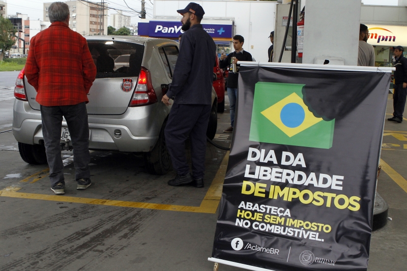 Na terça-feira (18), cinco postos de Porto Alegre, Caxias do Sul, Bagé e Pelotas se juntam à ação e comercializam gasolina sem tributo