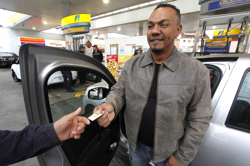 Peixoto chegou às 5h da manhã para abastecer em um posto da Capital