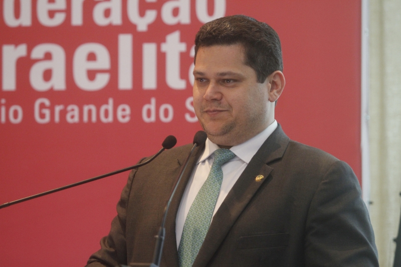 'Senado não pode ser apenas uma casa carimbadora', advertiu Alcolumbre em Porto Alegre