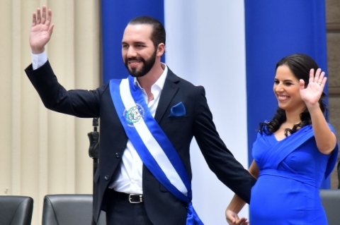 Bukele se encaminha para terceiro mandato em El Salvador sem oposição