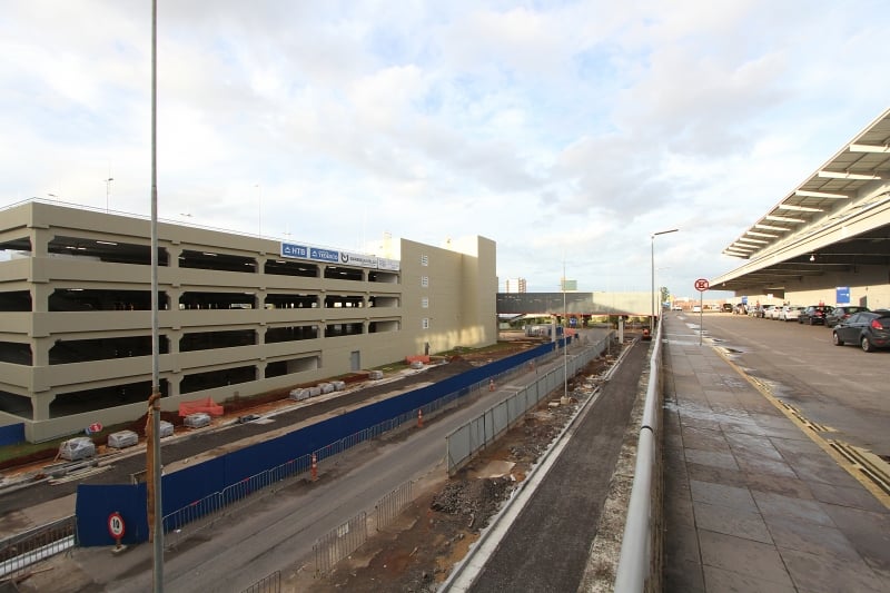 A nova estrutura, com cinco pavimentos e 1.050 vagas para autom�veis, fica em frente ao Terminal 1