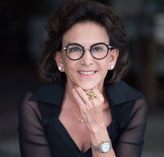 Quarto livro de Anna Mariano terá sessão de autógrafos nesta quinta-feira