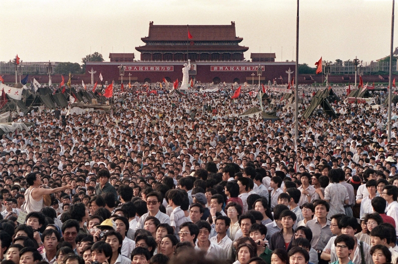 Em 1989, soldados sufocaram a revolta após sete semanas de manifestações de estudantes e operários