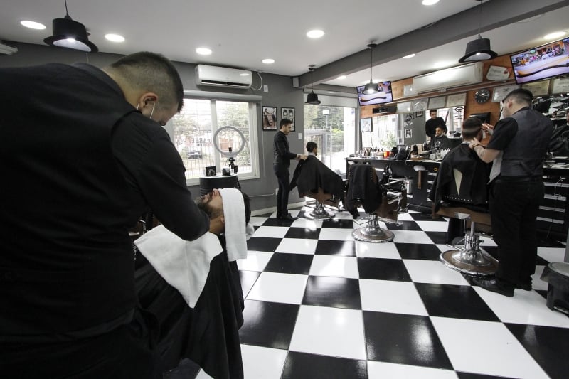 Setor de servi&ccedil;os foi aquele que mais contribuiu para a queda Foto: MARCELO G. RIBEIRO/ARQUIVO/CIDADES