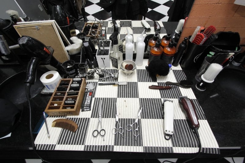 Mat&eacute;ria na Barbearia La Mafia para o Gera&ccedil;&atilde;oE.  Foto: MARCELO G. RIBEIRO/JC