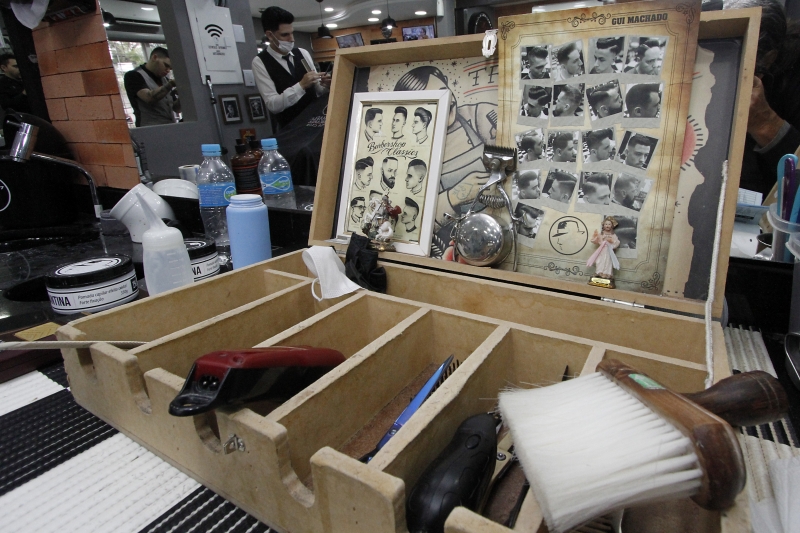 Mat&eacute;ria na Barbearia La Mafia para o Gera&ccedil;&atilde;oE.  Foto: MARCELO G. RIBEIRO/JC