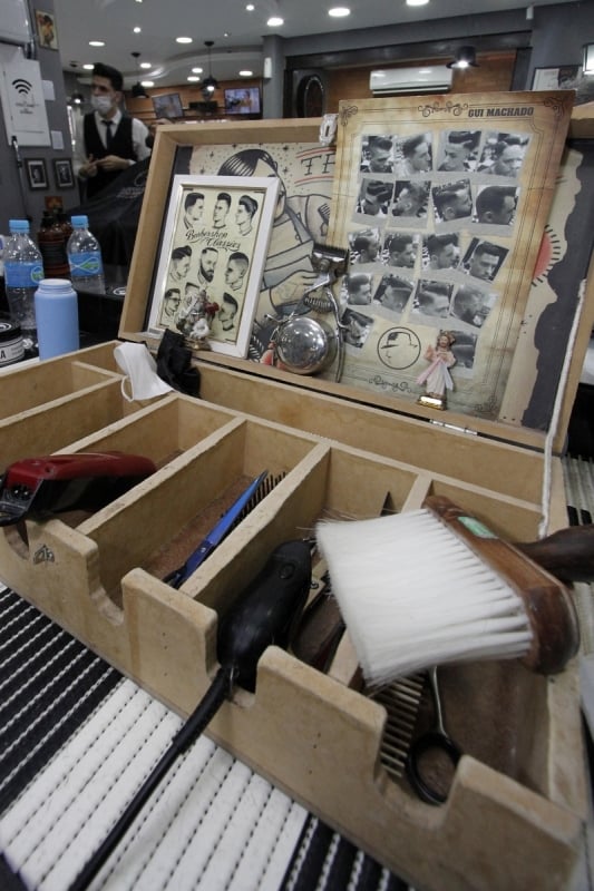 Mat&eacute;ria na Barbearia La Mafia para o Gera&ccedil;&atilde;oE.  Foto: MARCELO G. RIBEIRO/JC