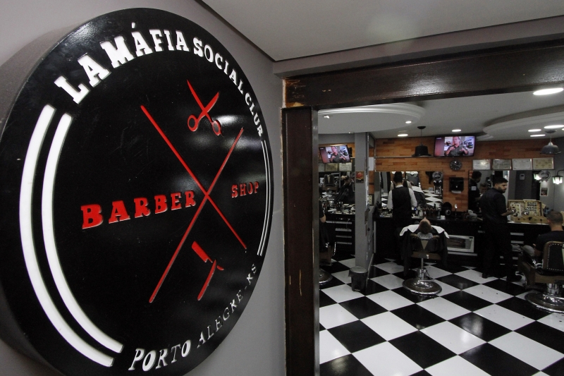 Matéria na Barbearia La Mafia para o GeraçãoE.  Foto: MARCELO G. RIBEIRO/JC