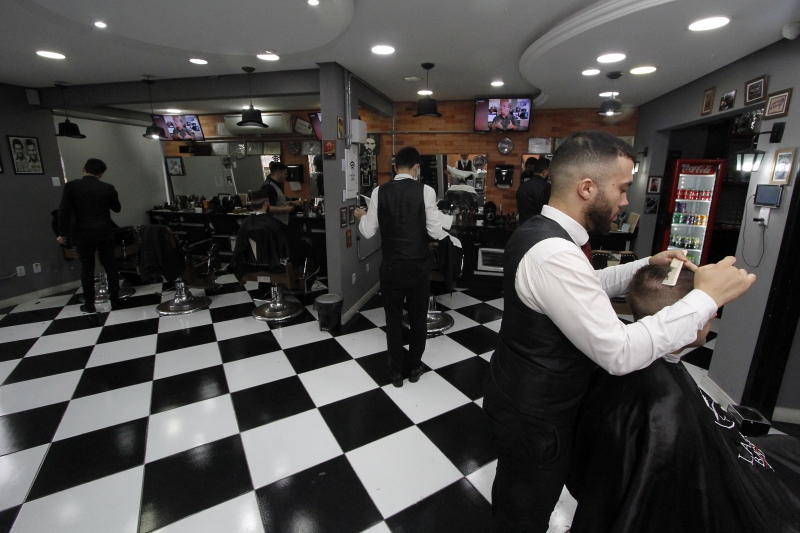 Mat&eacute;ria na Barbearia La Mafia para o Gera&ccedil;&atilde;oE.  Foto: MARCELO G. RIBEIRO/JC