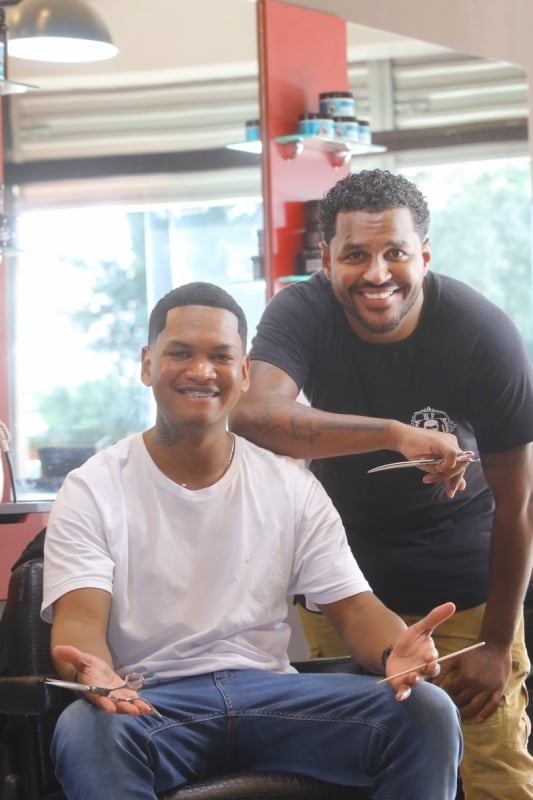 Barbearia R Marley
na foto: Ricky Marley e Walex Aguirres Foto: CLAITON DORNELLES /JC