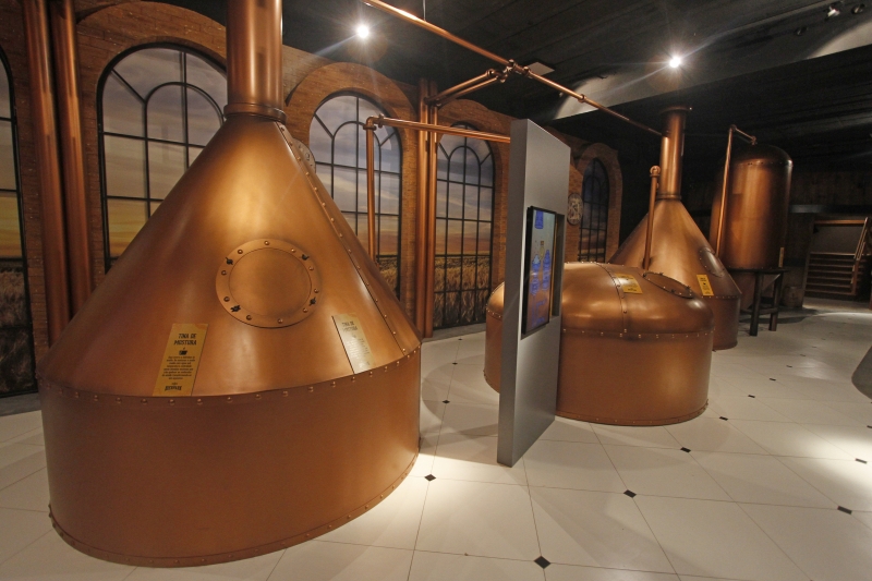 O passeio conta com experi&ecirc;ncias tecnol&oacute;gicas e degusta&ccedil;&atilde;o da bebida Foto: LUIZA PRADO/JC