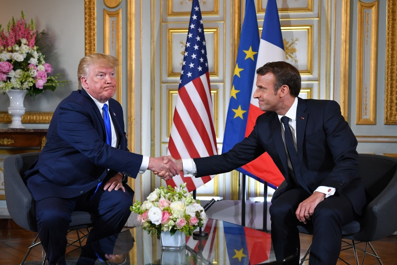 Trump (e) e Macron (d) participaram do cerimônias em comemoração ao 75º aniversário do Dia D