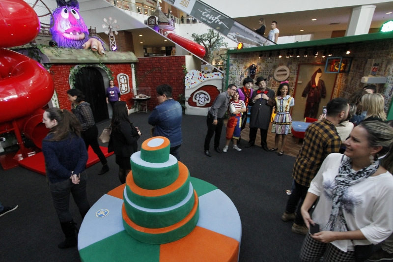 Sensação entre crianças, dutos de Mau e Godofredo também são escorregadores para adultos