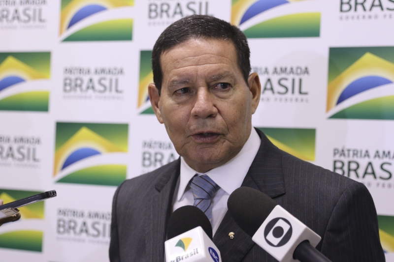 Mourão disse que o presidente Jair Bolsonaro não falou em banir a Huawei em 'nenhum momento'