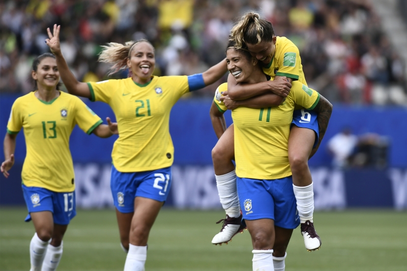 Vitória da seleção brasileira garante a liderança do grupo C
