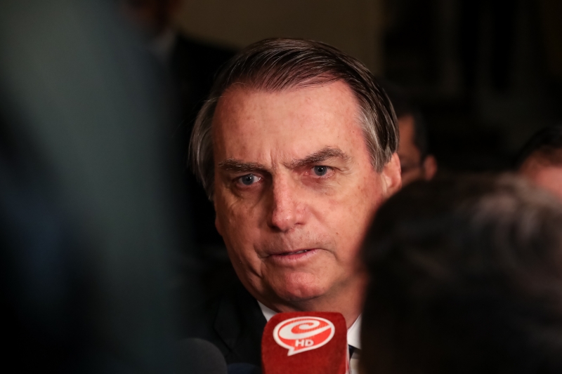 Em tom de brincadeira, Bolsonaro disse que queria criticar o ministro, mas não consegue