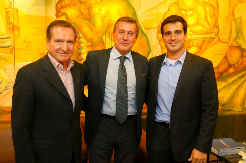 Cônsul italiano Roberto Bortot (c) foi recebido por Mércio e Giovanni Tumelero no Jornal do Comércio