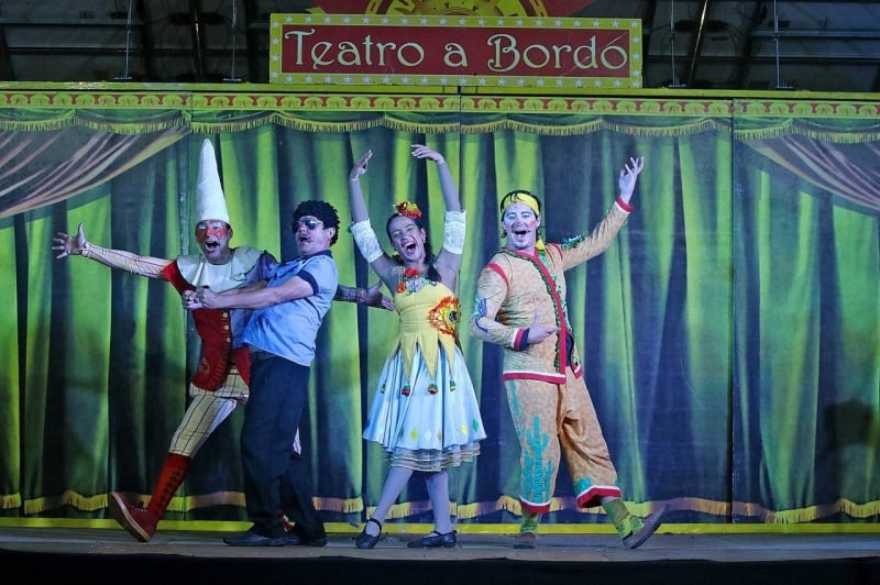 Espetáculo Teatro a Bordo é itinerante e, além da apresentação, tem atividades gratuitas para o público